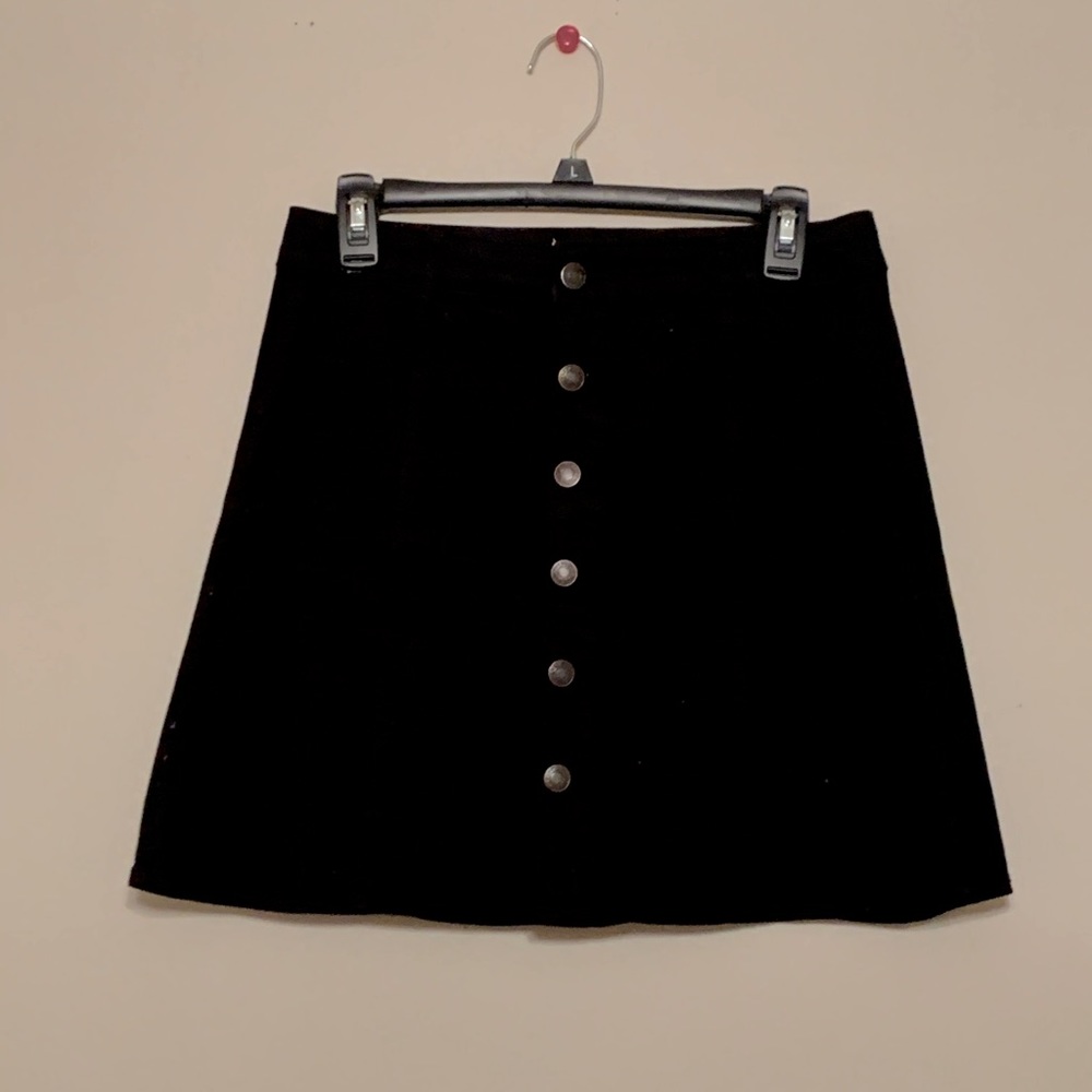 Black button skirt
